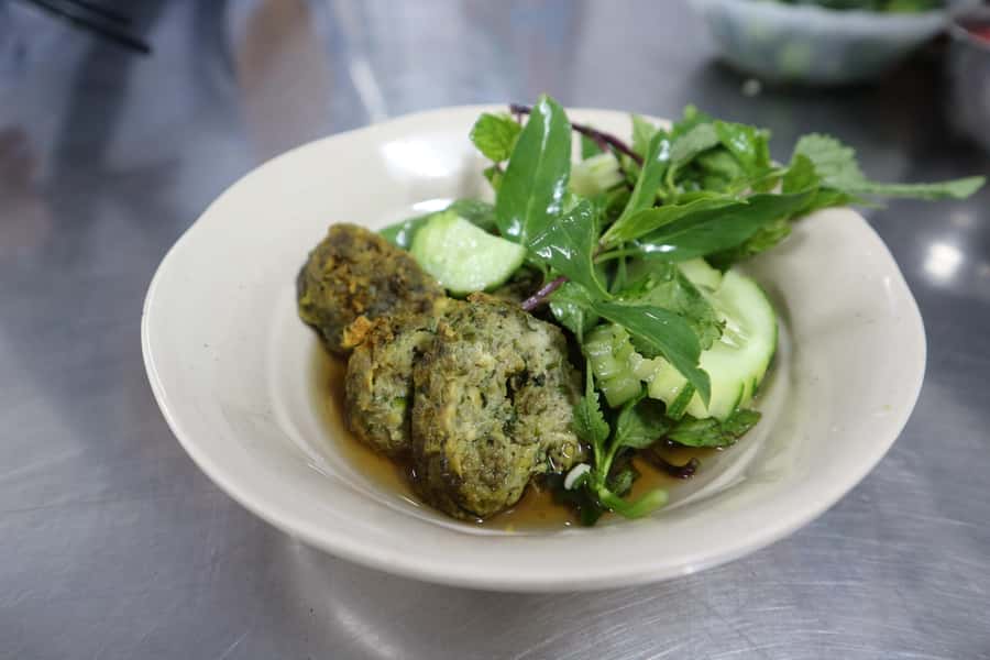 Hanoi: Michelin Guide Street Food Tour with Spa Experience - What the strong feedback tells me