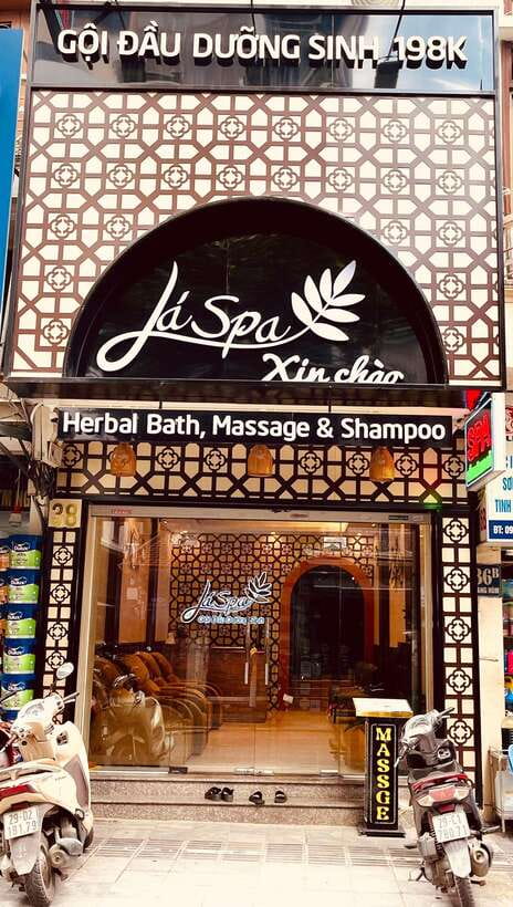 Hanoi Spa Old Quarter - Body Massage 60 minutes with oil - The foot bath with Dao Do herbal leaves