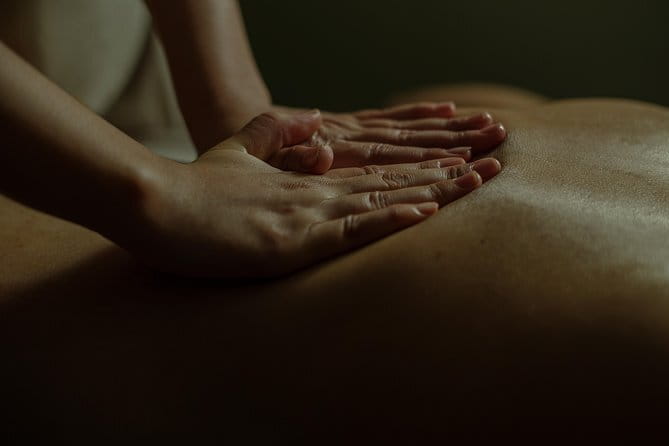 Head, Back and Shoulder Massage in Phnom Penh - Foot cleansing sets the tone