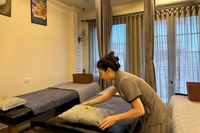 Hoang Spa Nourishing Shampoo & Head Shoulders Face Massage - Hair washing with organic and herbal shampoo