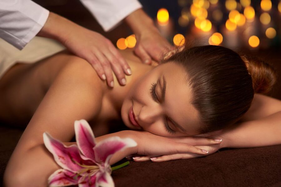 Hurghada: Full Body Massage - Changing rooms, lockers, and arrival routine