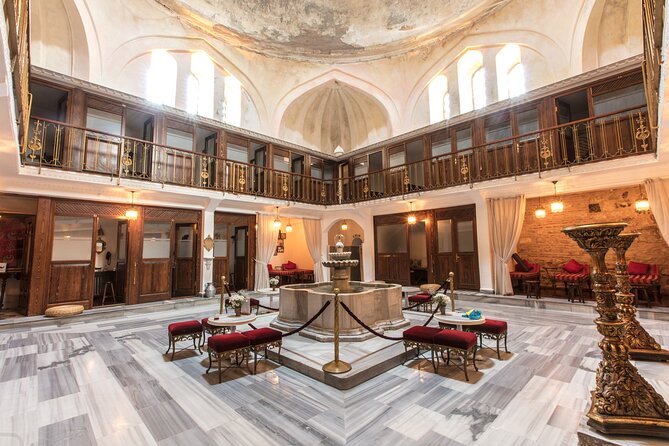Istanbul Old City: Ottoman Hamam Experience with Foam Massage - The hot room and the central gobektasi