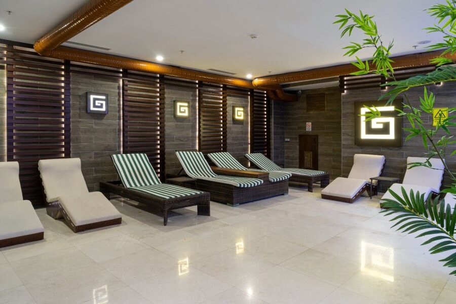 Istanbul: Private Turkish Bath, Massage, and Pool in Taksim - Staff, Communication, and Comfort