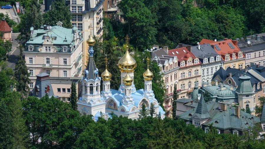 Karlovy Vary - the world famous spa - Meeting at the yellow kiosk in central Prague