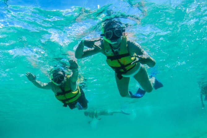 Luxury Cozumel Catamaran: Snorkel, Beach Club & Relaxation - The important booking warning