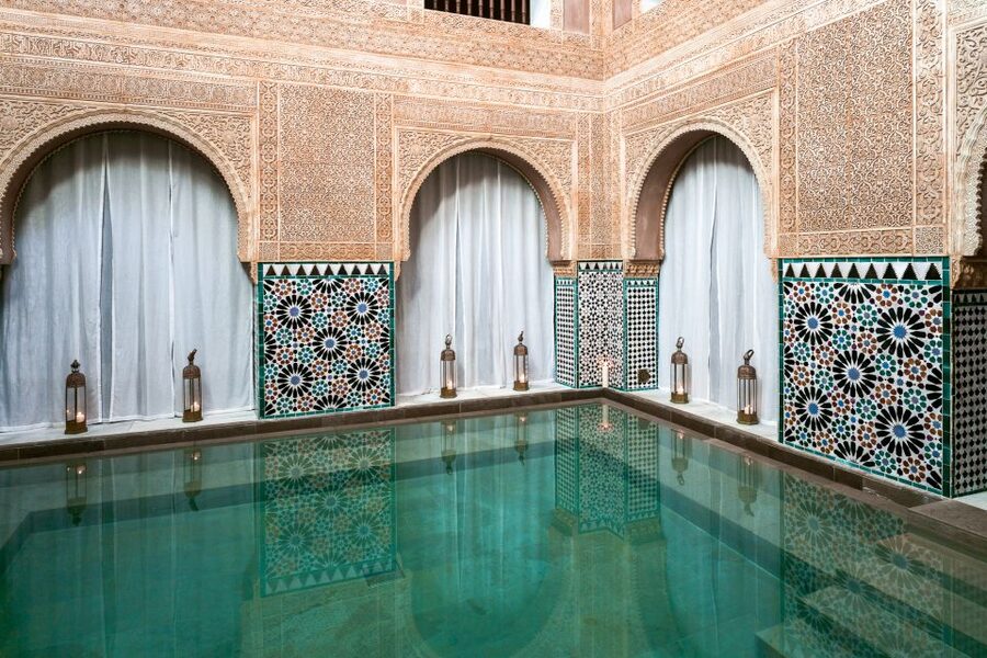 Malaga: Hammam Al Ándalus Entry Ticket with Massage - The atmosphere is the real attraction