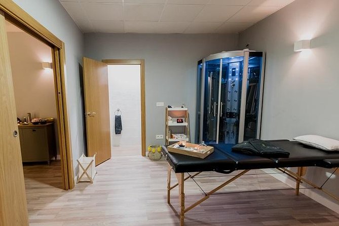 Massage Experience in Granada - A One-Hour Pause in Central Granada