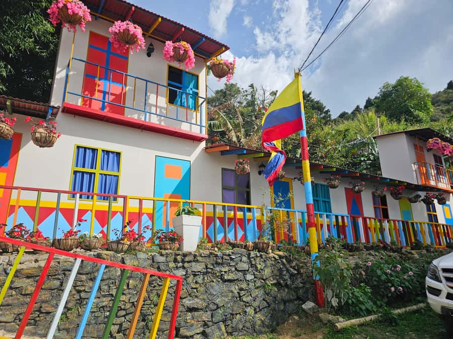 Medellin: Coffee Tour and Wellness Spa - A coffee lesson with a mountain spa attached