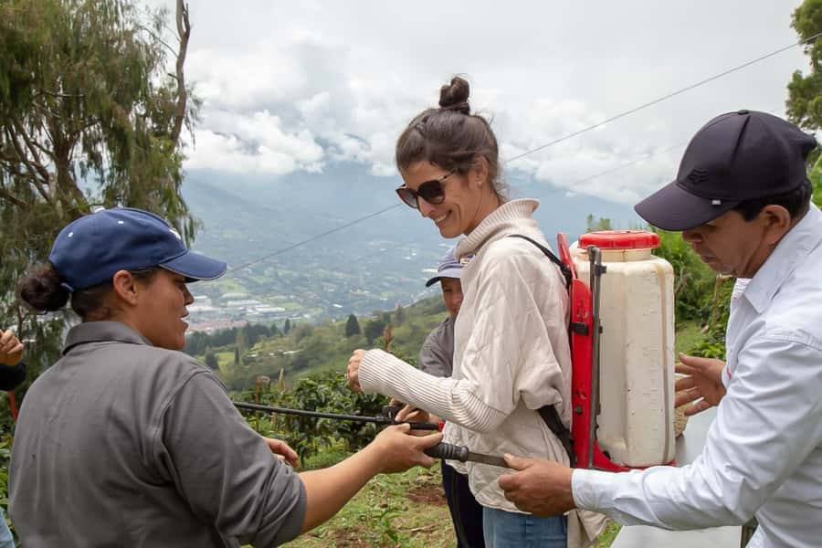Medellin: Horseback Riding Coffee Farm Tour with Coffee Spa - Coffee tasting and brewing methods