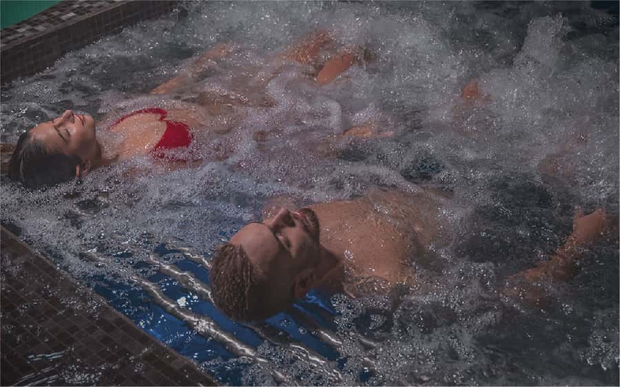 Medellín: Spa Experience with Dinner, Massage and Sauna - Dinner with a live fire show