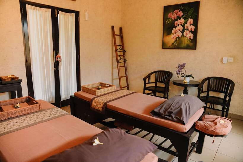 Nusa dua: Luxury Spa Bali Massage, Scrub, Flowerbath 2 hour - One hour of traditional Balinese massage
