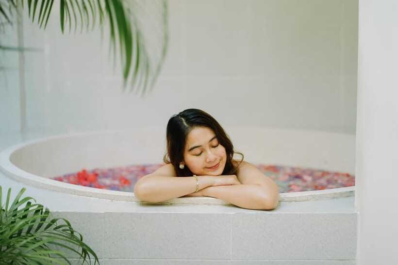 Nusa dua: Luxury Spa Bali Massage, Scrub, Flowerbath 2 hour - Ending with a 15-minute flower bath