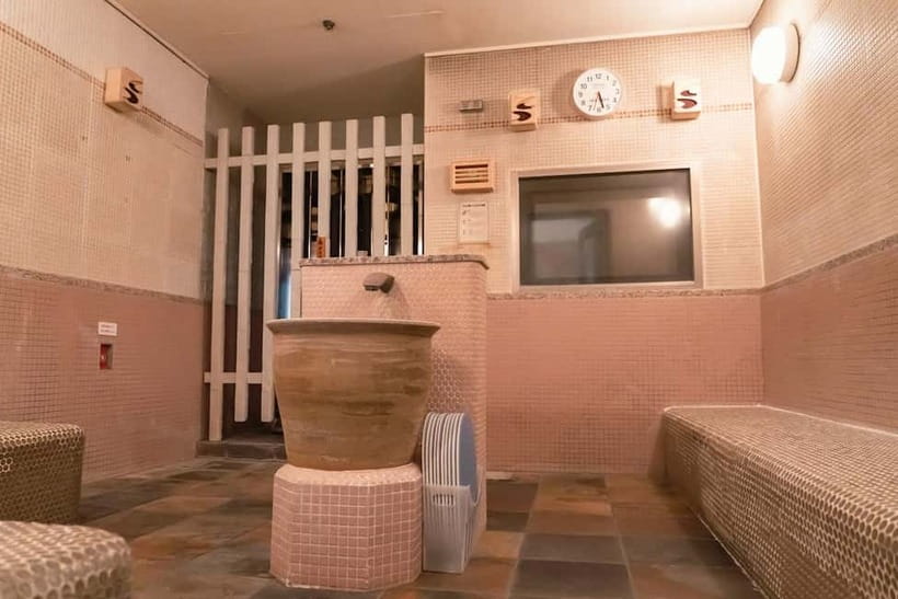 Osaka: Tennen Onsen Naniwa-no-Yu, the famous hot spring spa - Why a rooftop hot spring fits an Osaka day