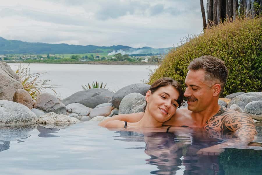 Polynesian Spa Rotorua: Lake View Private Pools Experience - From reception to the private pool entrance