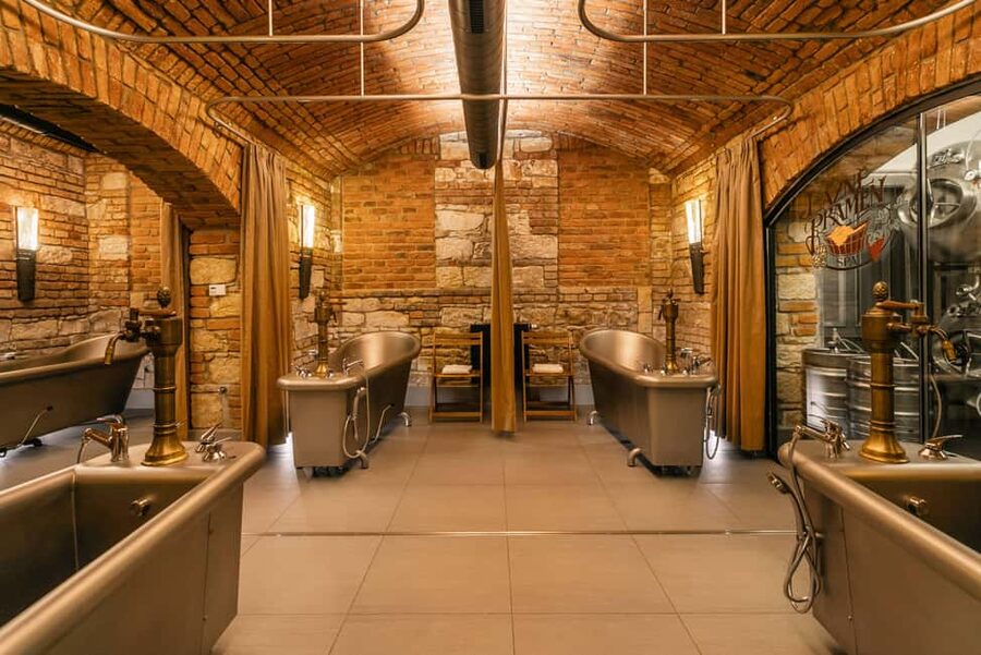 Prague: Lázně Pramen. Wine, Beer bath and Wellness SPA - Wine bath: grape extracts and two glasses of Prosecco