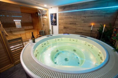 Prague: Modern Private Spa with Jacuzzi and/or Sauna