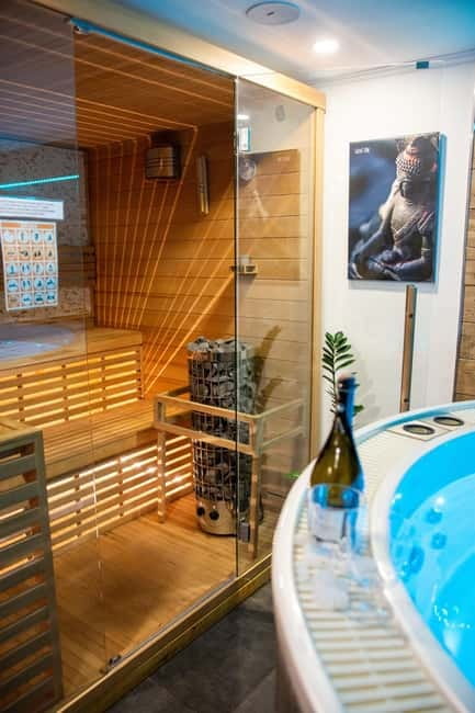 Prague: Modern Private Spa with Jacuzzi and/or Sauna - Who will enjoy this most?