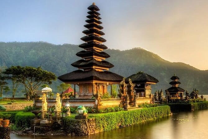 Private Floating Breakfast Jungle Swing and Romantic Spa in Ubud - The guide and private transport make a difference