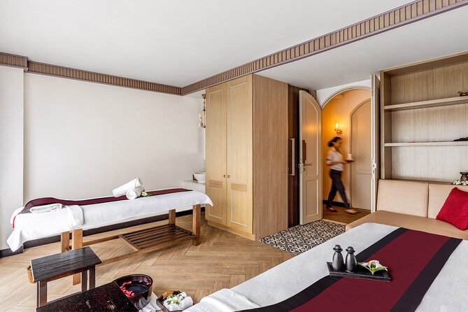 Private Royal Siam Thai Package with Thai Massage in Phuket - The 30-minute coconut scrub
