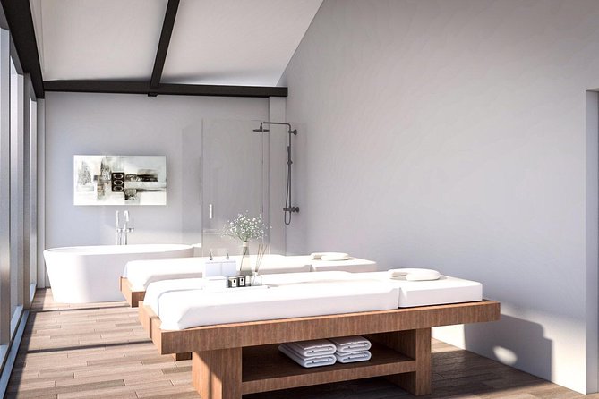 re:leaf spa and massage - The plant wall and modern spa atmosphere