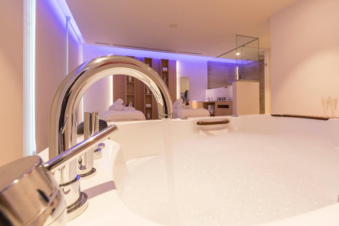 Romantic couple massage + SPA entry and private jacuzzi with cava - Starting at Gran Playa de Palma