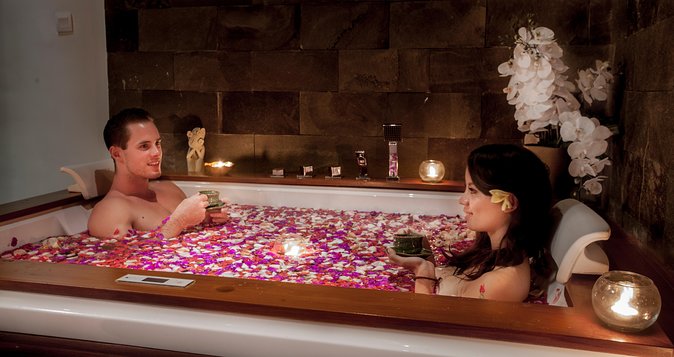 Romantic Couple Treatment at ANJALI SPA - The flower milk bath jacuzzi