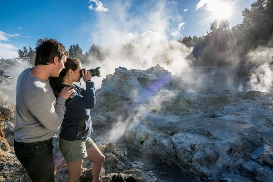 Rotorua: Hell's Gate Outdoor Mud Spa & Guided Walk - Māori carving adds a welcome cultural layer