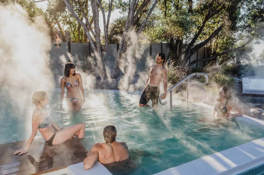 Rotorua: Polynesian Spa Pavilion Hot Pool Bathing (12+ yrs) - The 1.3-metre stand-up pool