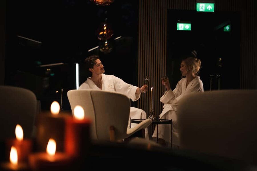 Rovaniemi: Forest Spa, Outdoor hot tubs and bathrobe dinner - Who will enjoy this experience most