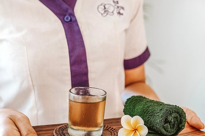 Royal Couple Spa - Starting with a Lemongrass Foot Wash
