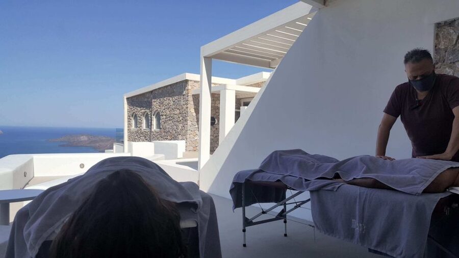 Santorini: Mobile Couples Massage at Your Private Villa - What happens when the therapists arrive