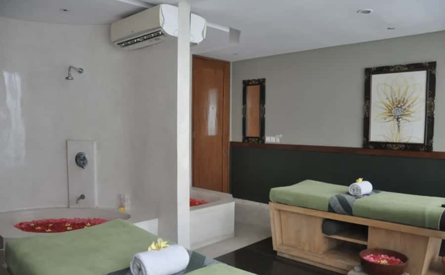 Seminyak: Relaxing Bali Spa Experience at LLuvia Spa - What the therapist experience may be like