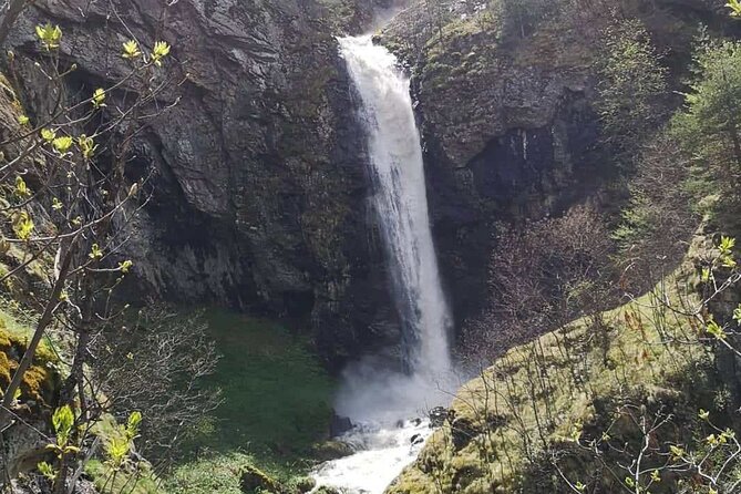 Seven Rila lakes-Snowshoeing with Waterfall and Hot Mineral pools - The geyser stop adds a quick surprise