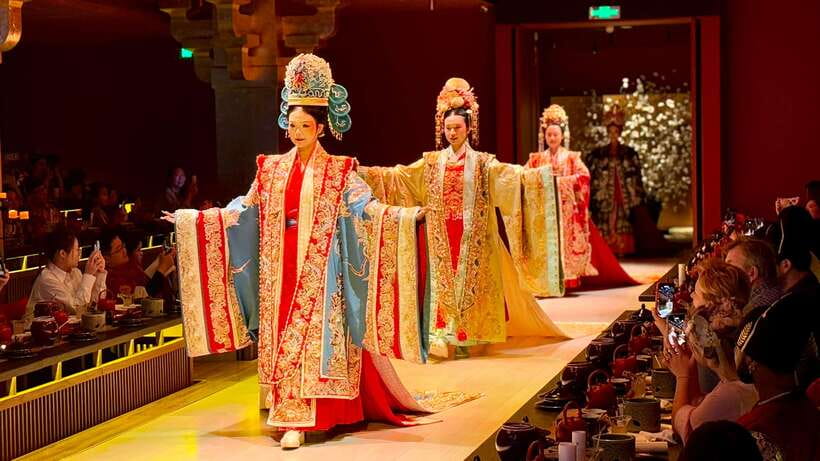 Shanghai Guided Royal Banquet Photo (Incl) with Massage Opt - Adding a Traditional Chinese Massage