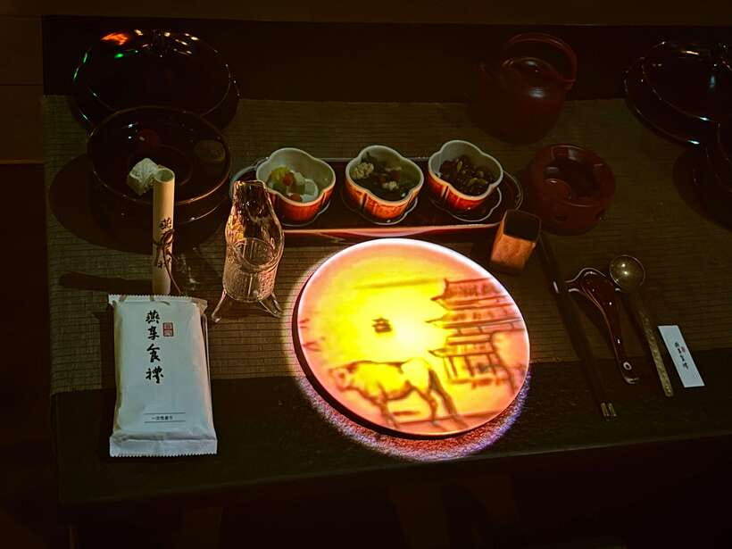 Shanghai Guided Royal Banquet Photo (Incl) with Massage Opt - The Guide Makes the Biggest Difference