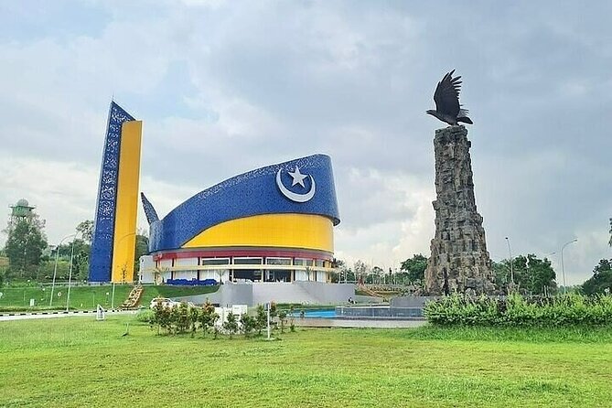SMALL GROUP: Batam day tour with Ferry, 1-hour Massage, and Lunch from Singapore - Key points before you book