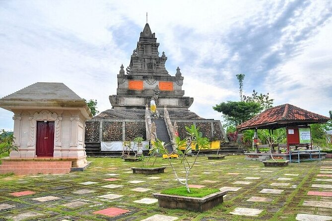SMALL GROUP: Batam day tour with Ferry, 1-hour Massage, and Lunch from Singapore - Batam’s monuments and first impressions