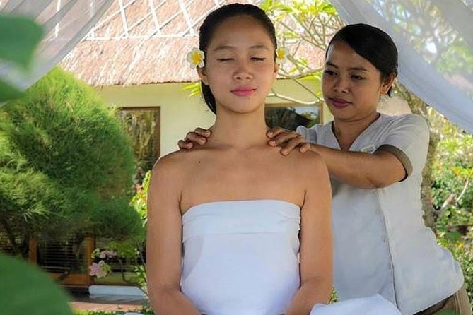 Tea Tree Spa at Holiday Inn Resort Baruna Bali - A spa room with the coast in view