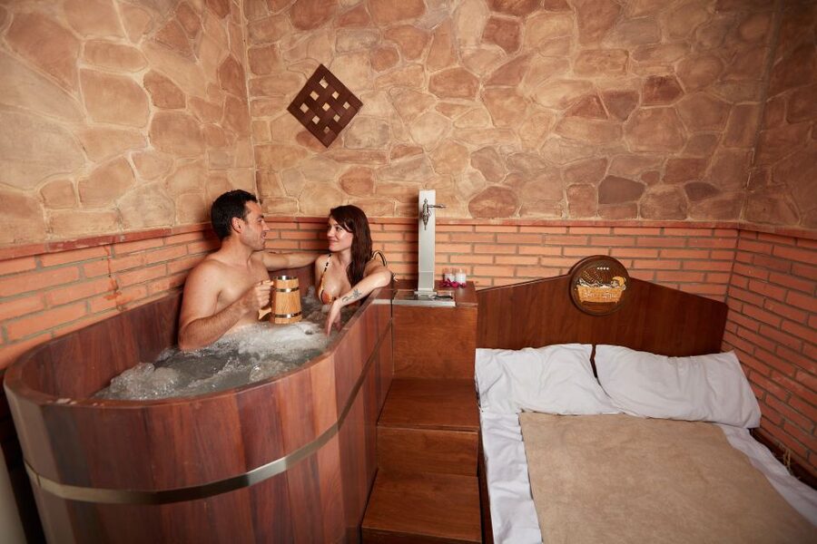 Tenerife: Beer Spa Experience with Tastings and Snacks - What to bring and practical comfort