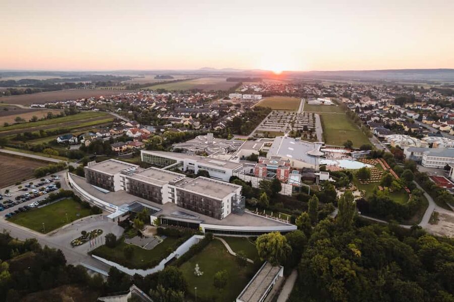 Therme Laa Wellness Day: Spa Escape Near Vienna - The wristband system keeps payment simple