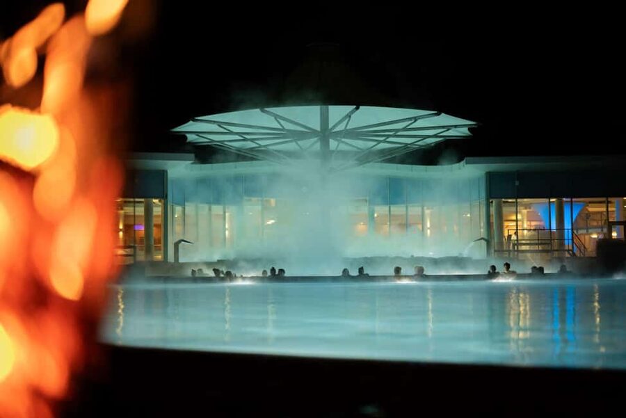 Therme Laa Wellness Day: Spa Escape Near Vienna - Food, drinks, and the break between swims