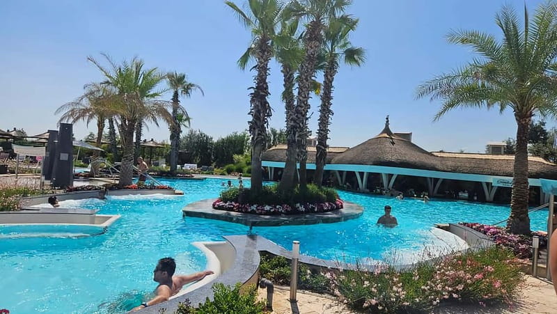 Therme:Spa Day at the biggest oasis of Relaxation《Bucharest》 - Priority entry and the first moments inside