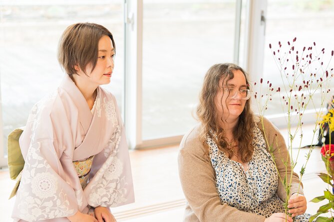 Tokyo Ikebana Wellness Art Experience near Shinjuku - Choosing flowers, branches, and a personal shape