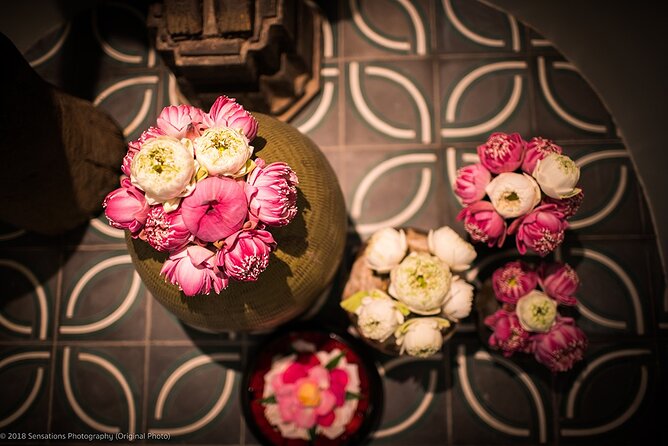 Traditional Khmer Massage is an extremely relaxing treatment that uses no oil. - The one-hour treatment, step by step