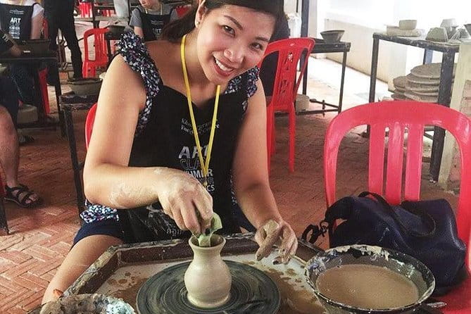 Traditional Reflexology Feet Massage in Siem Reap - Booking at $28 per person