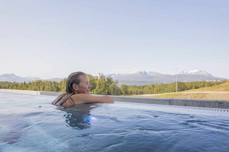 Tromsø: Spa/Pool with Bath, Sauna and Outdoor Heated Pool - A full circuit of hot, cold, and steamy water