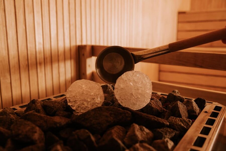Tromsø: Spa/Pool with Bath, Sauna and Outdoor Heated Pool - How long to stay, and when to go