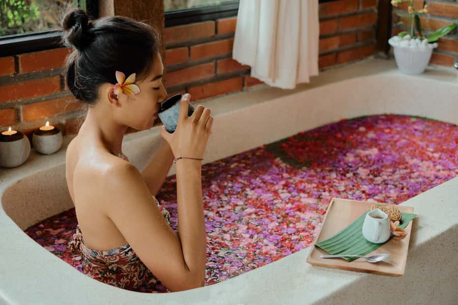 Ubud: 2-Hour Spa with Flower Bath & Rice Field View - The spice, sandalwood, and turmeric body scrub