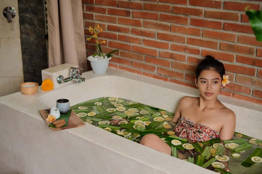 Ubud: 2-Hour Spa with Flower Bath & Rice Field View - Starting with pickup and a cool, quiet room
