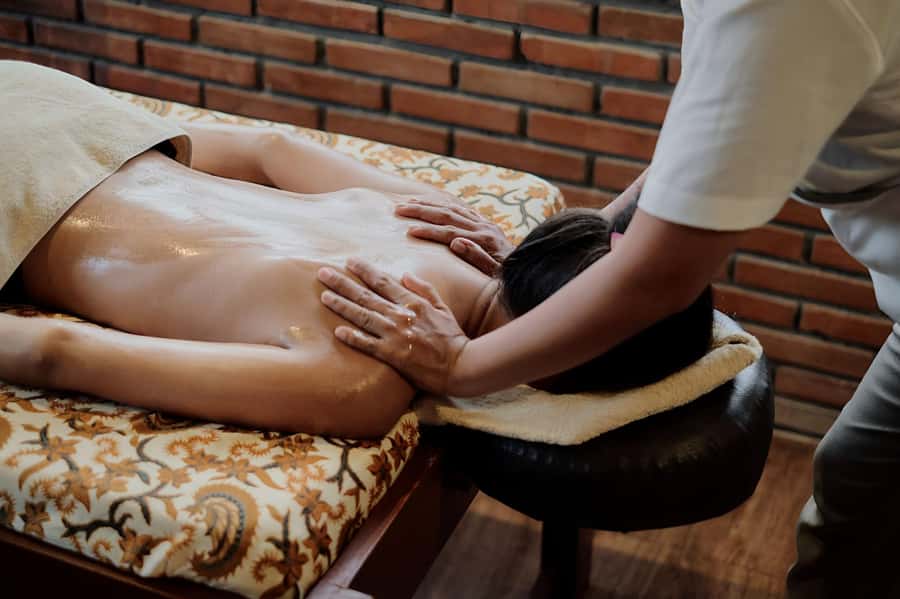Ubud: Relaxing Spa Balinese Massage Package - The flower bath and final cup of tea